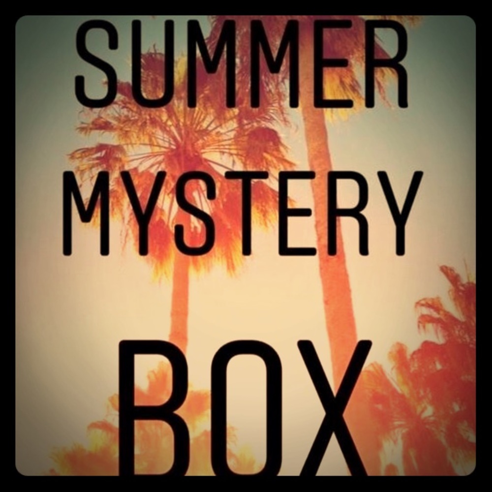 FIVE SUMMER PIECES RESELLING MYSTERY BOX